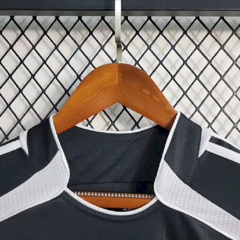 Real Madrid 2006/07 Retro Away Jersey