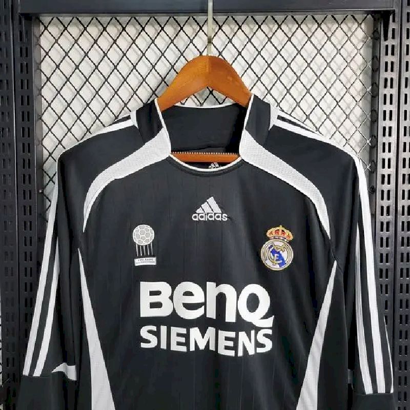 Real Madrid 2006/07 Retro Away Long Sleeve Jersey