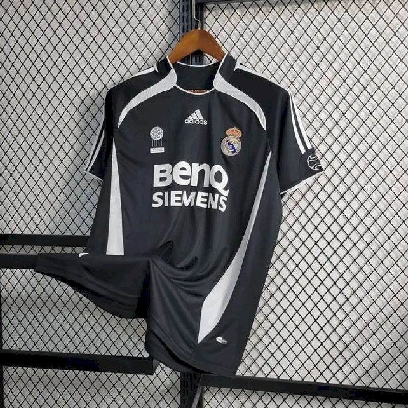 Real Madrid 2006/07 Retro Away Jersey