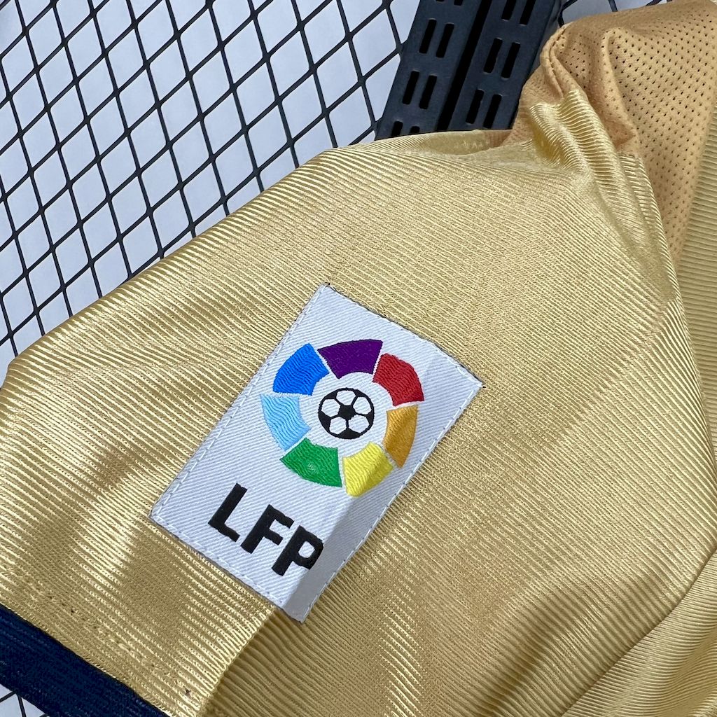 Barcelona 2001/02 Retro Away Jersey