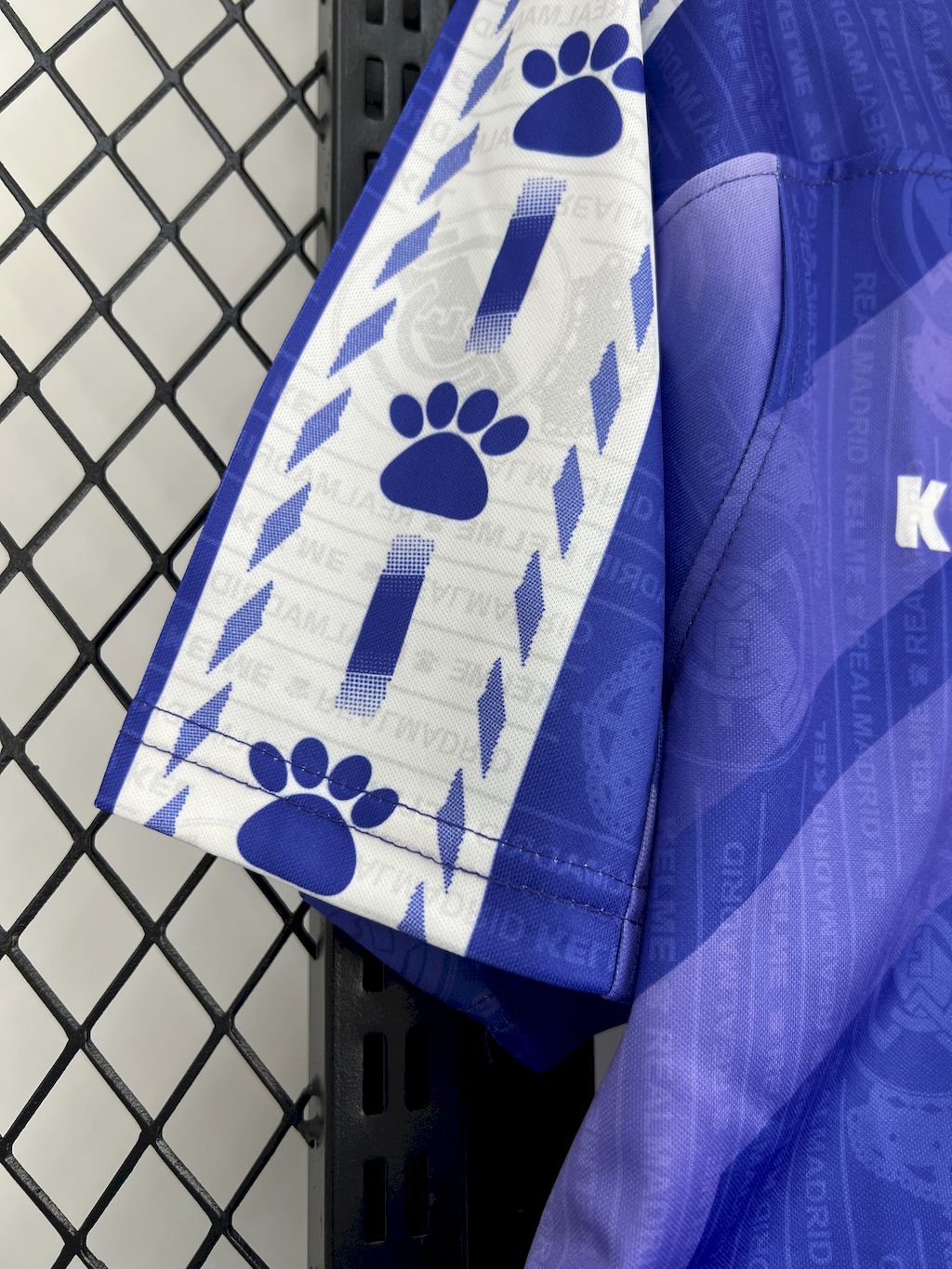 Real Madrid 1996/97 Retro Away Jersey