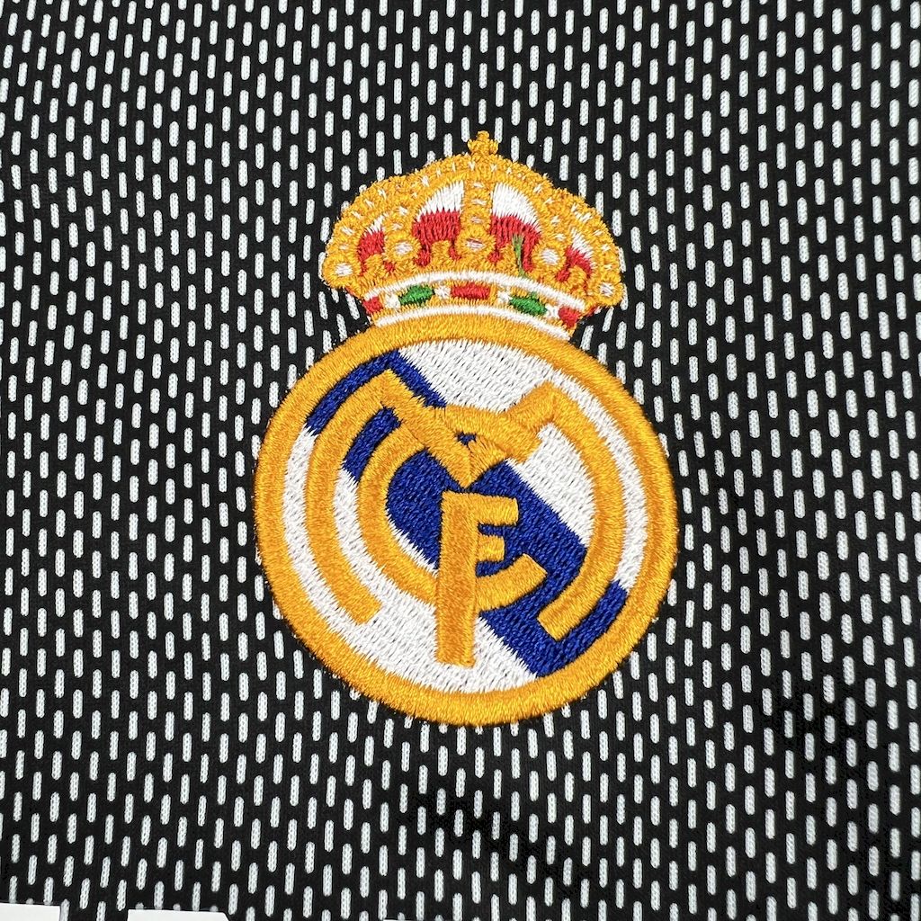 Real Madrid 2002/03 Retro Goalkeeper Jersey