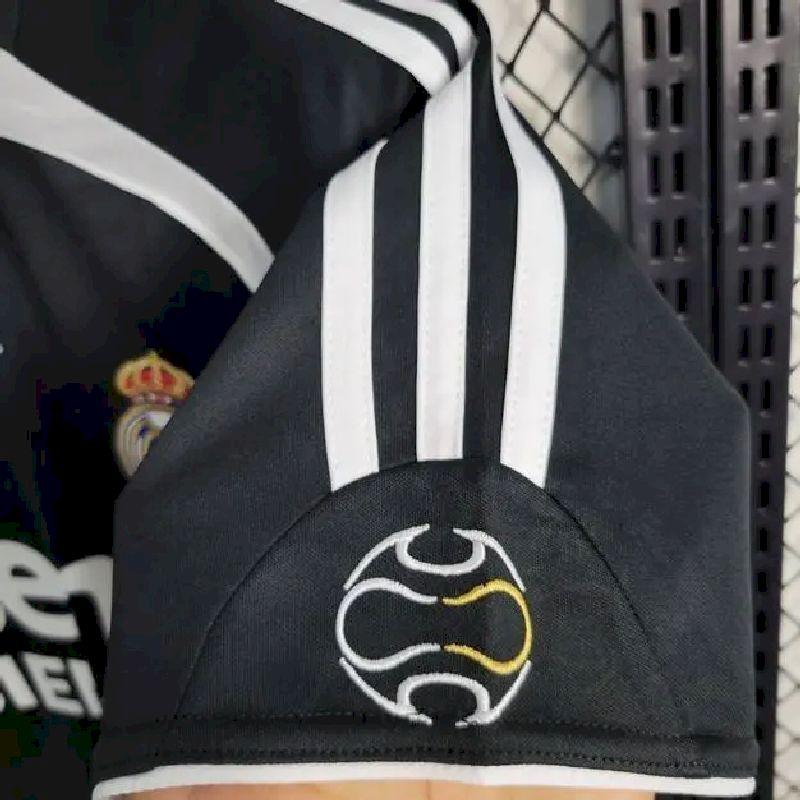 Real Madrid 2006/07 Retro Away Jersey