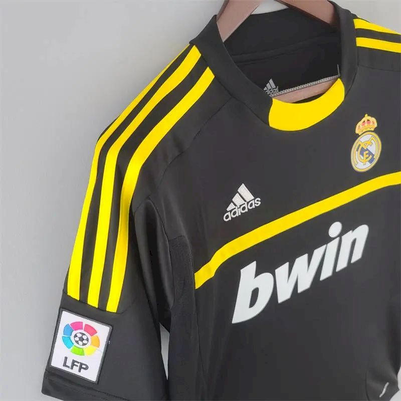 Real Madrid 2011/12 Retro Goalkeeper Jersey