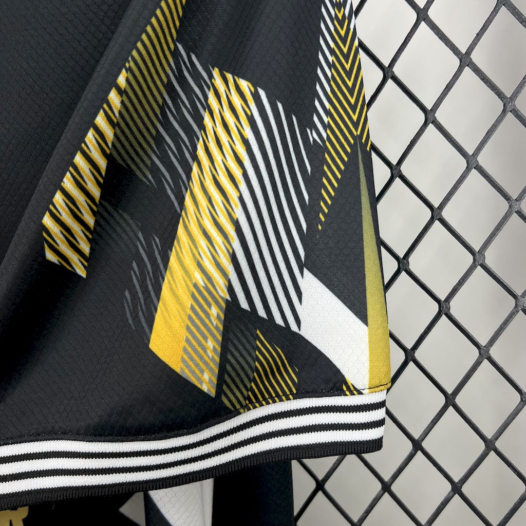 Men’s Real Madrid 2025/26 Retro Special Edition Jersey