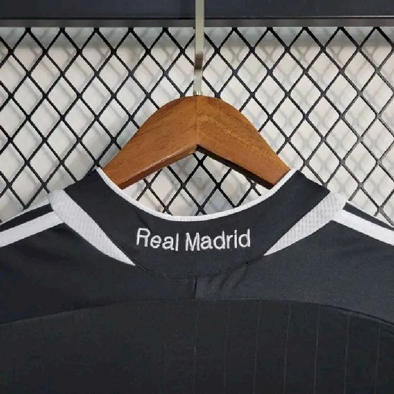 Real Madrid 2006/07 Retro Away Long Sleeve Jersey
