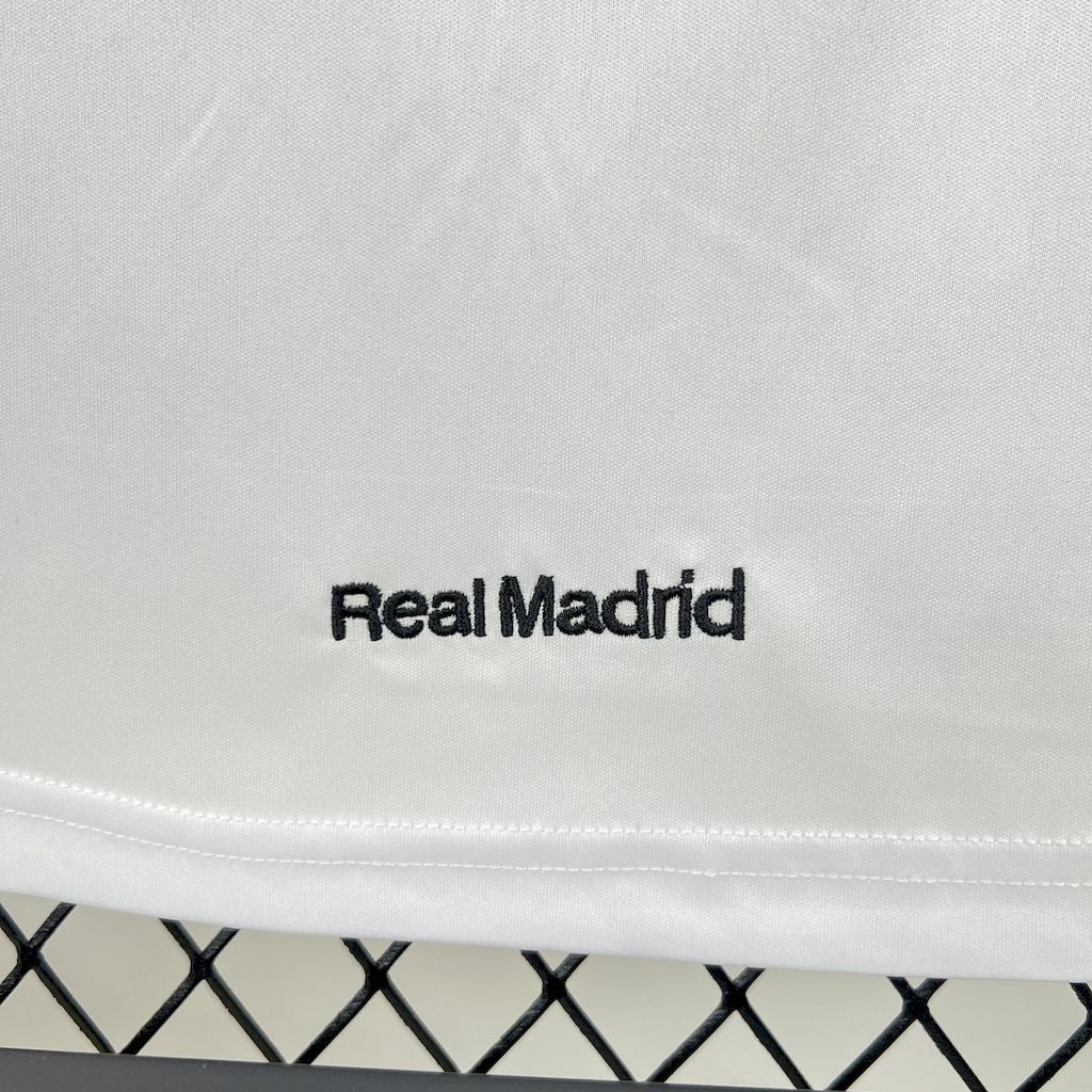 Real Madrid 2005/06 Retro Home Jersey
