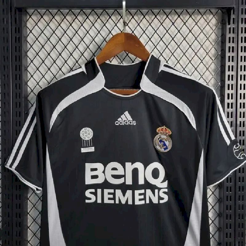 Real Madrid 2006/07 Retro Away Jersey