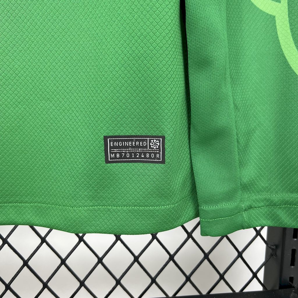 Men's Paris Saint-Germain 2025/26 Goalkeeper Long Sleeve Jersey