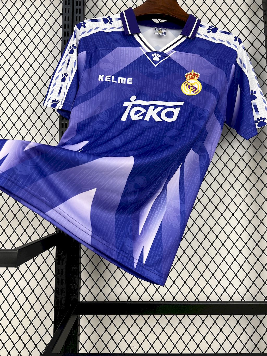 Real Madrid 1996/97 Retro Away Jersey