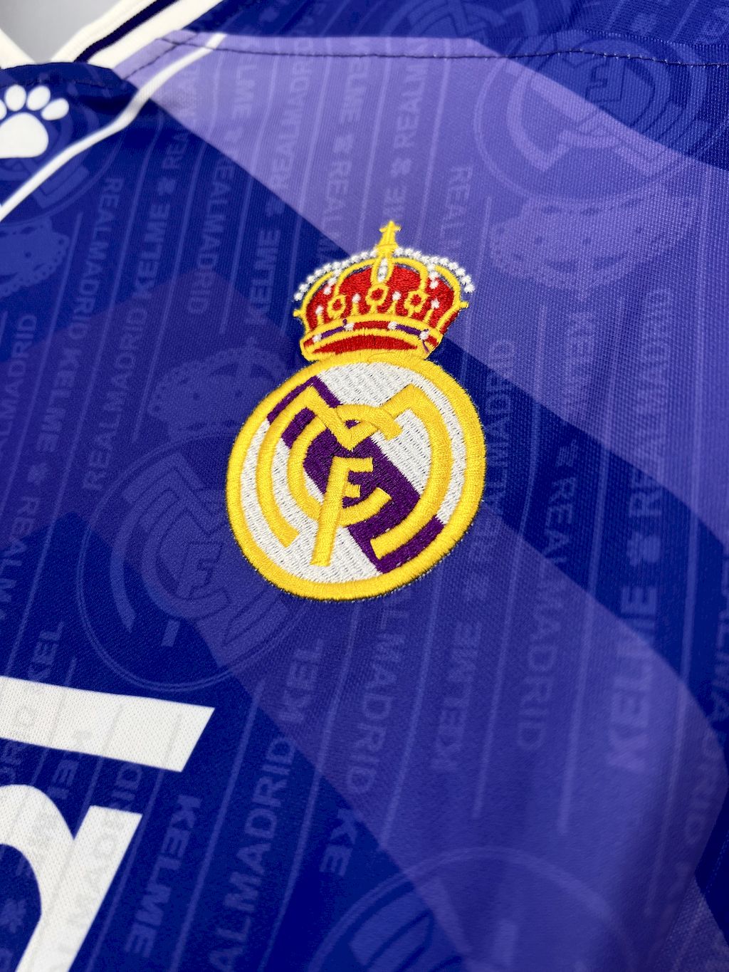 Real Madrid 1996/97 Retro Away Jersey