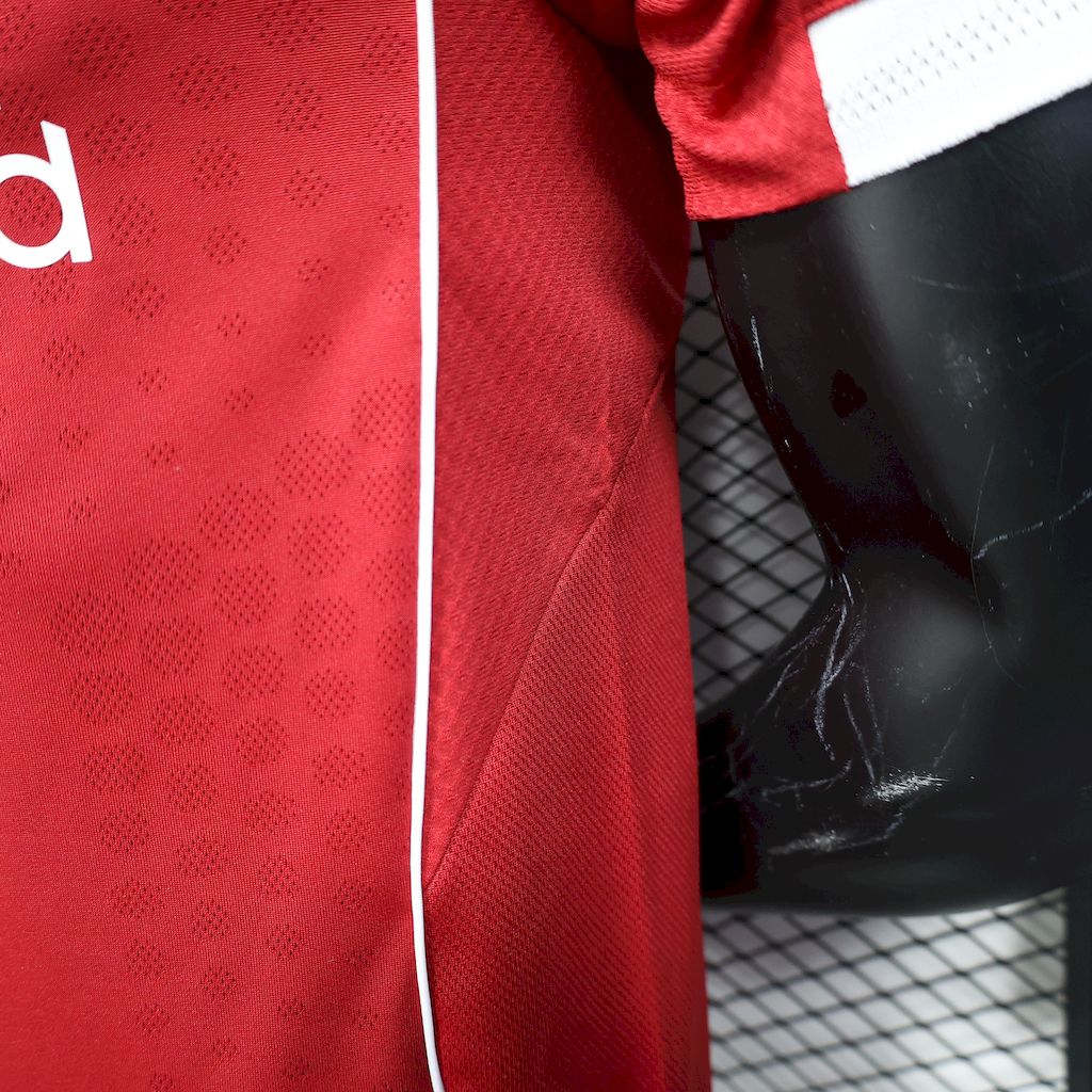 Men’s Liverpool 2025/26 Player Home Jersey